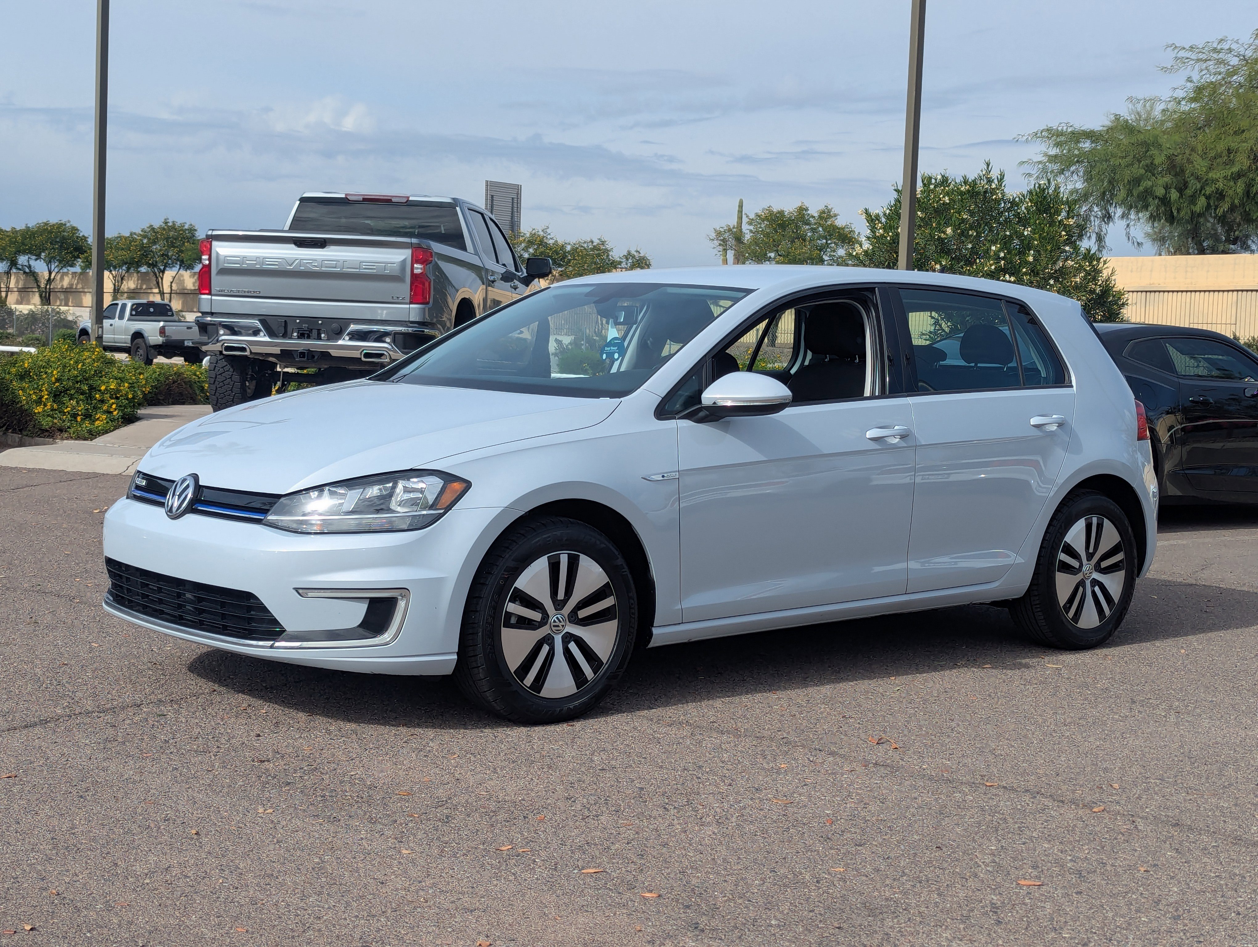 Used 2017 Volkswagen e-Golf e-Golf SE with VIN WVWKR7AU9HW953582 for sale in Avondale, AZ