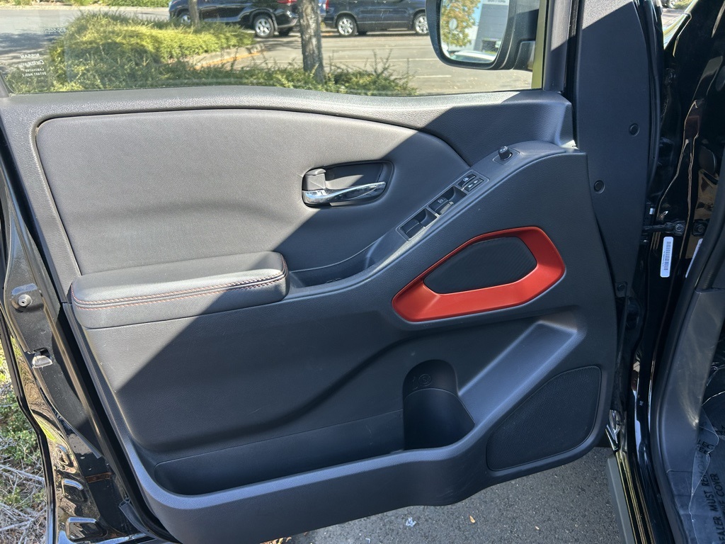 2022 Nissan Frontier PRO-X photo 9