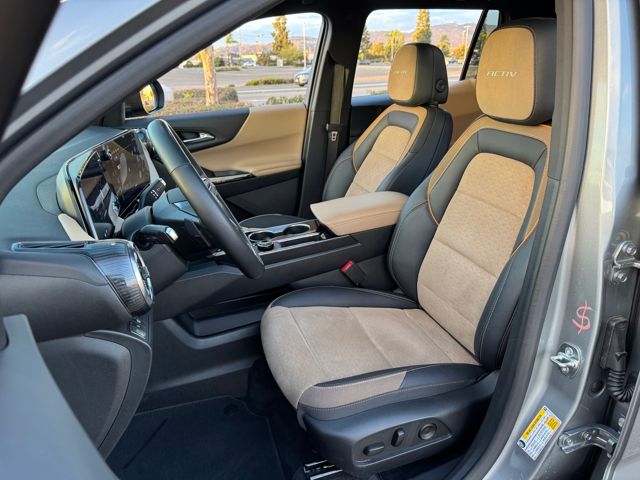2025 Chevrolet Equinox LT photo 3