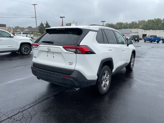 2025 Toyota RAV4 XLE photo 2