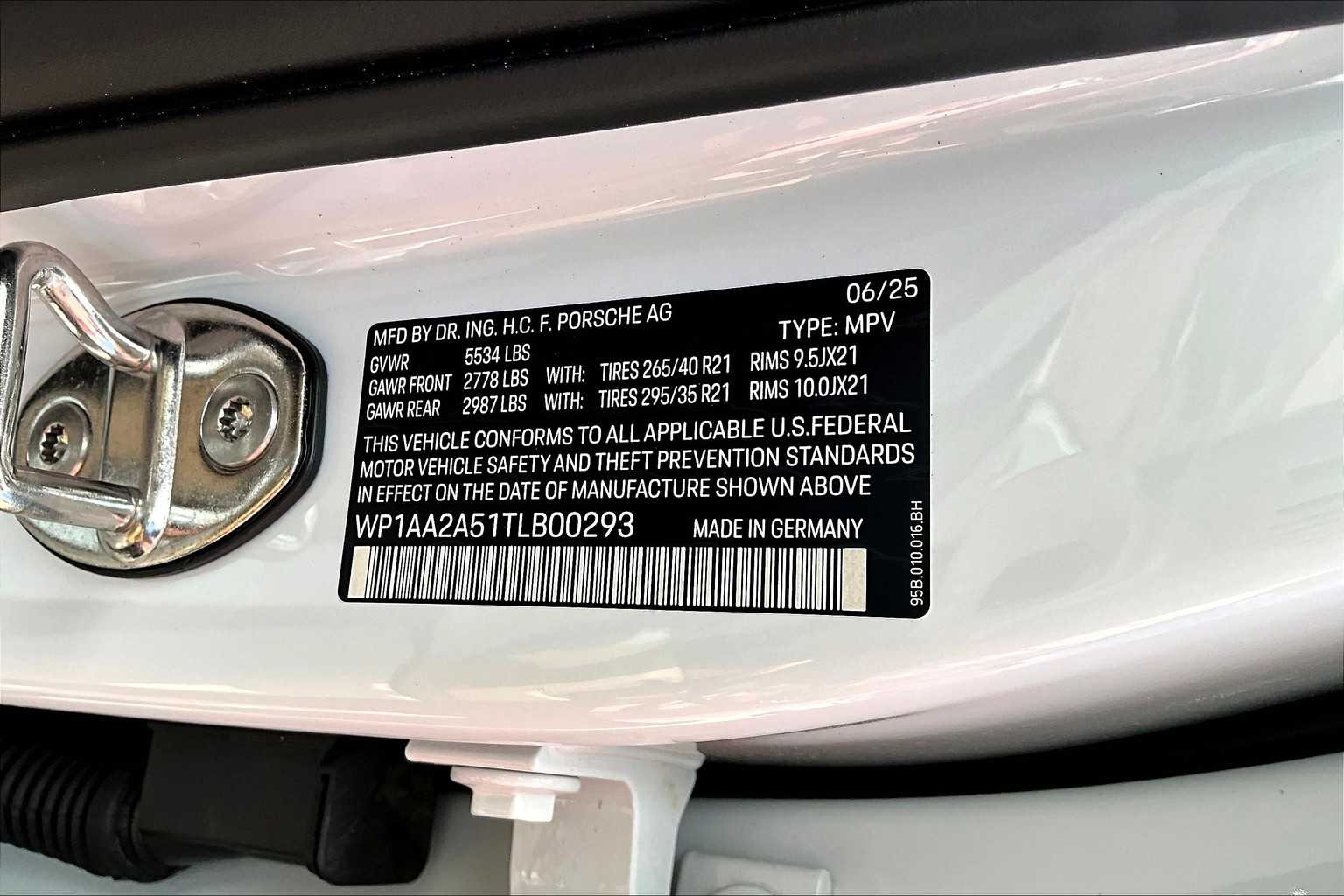 2026 Porsche Macan T photo 25