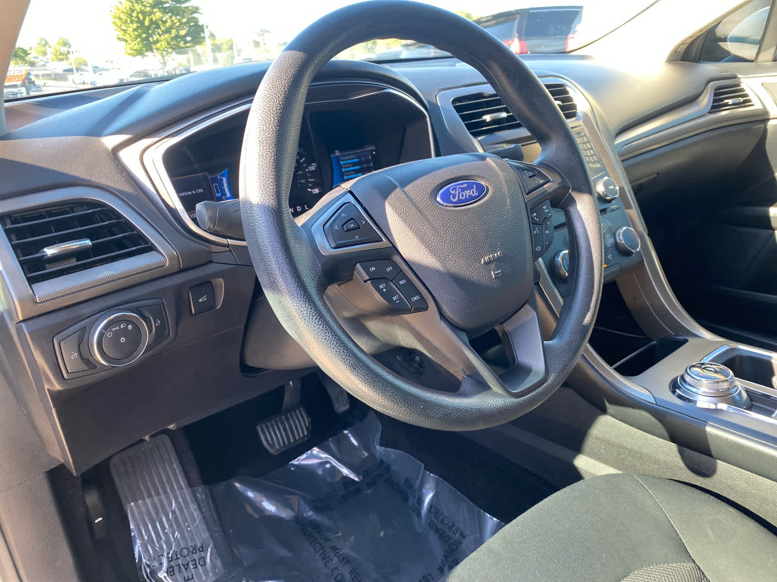2017 Ford Fusion Hybrid SE photo 13