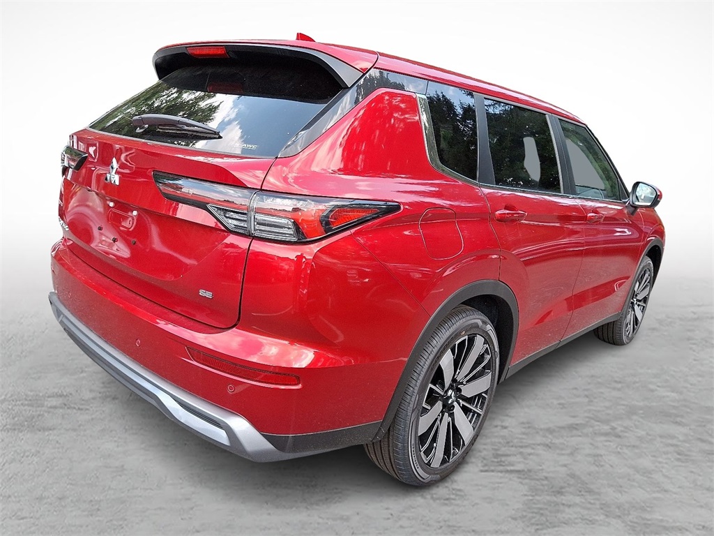 2025 Mitsubishi Outlander SE photo 4