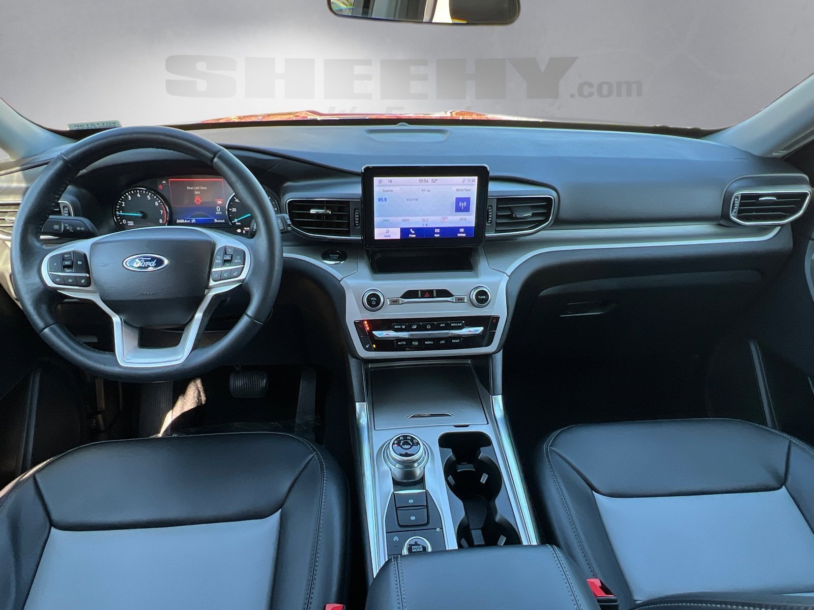 2023 Ford Explorer XLT photo 3