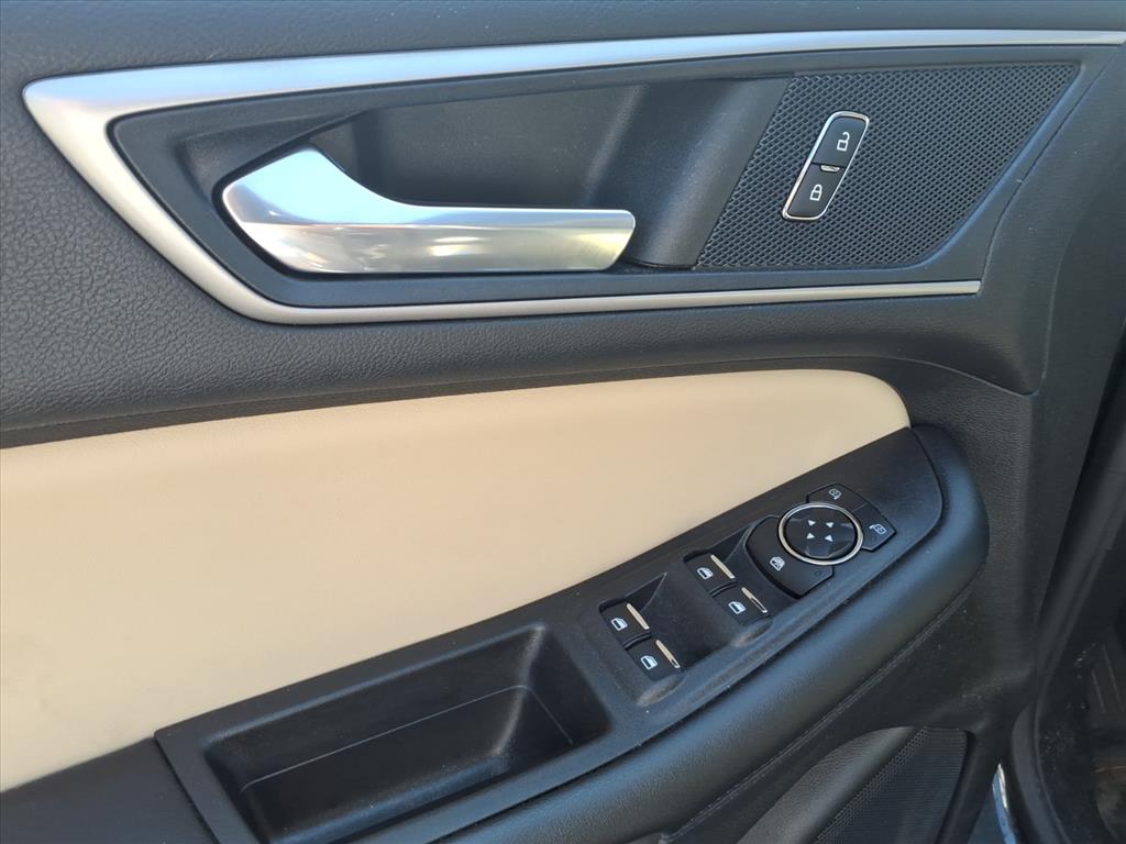 2022 Ford Edge SEL photo 15