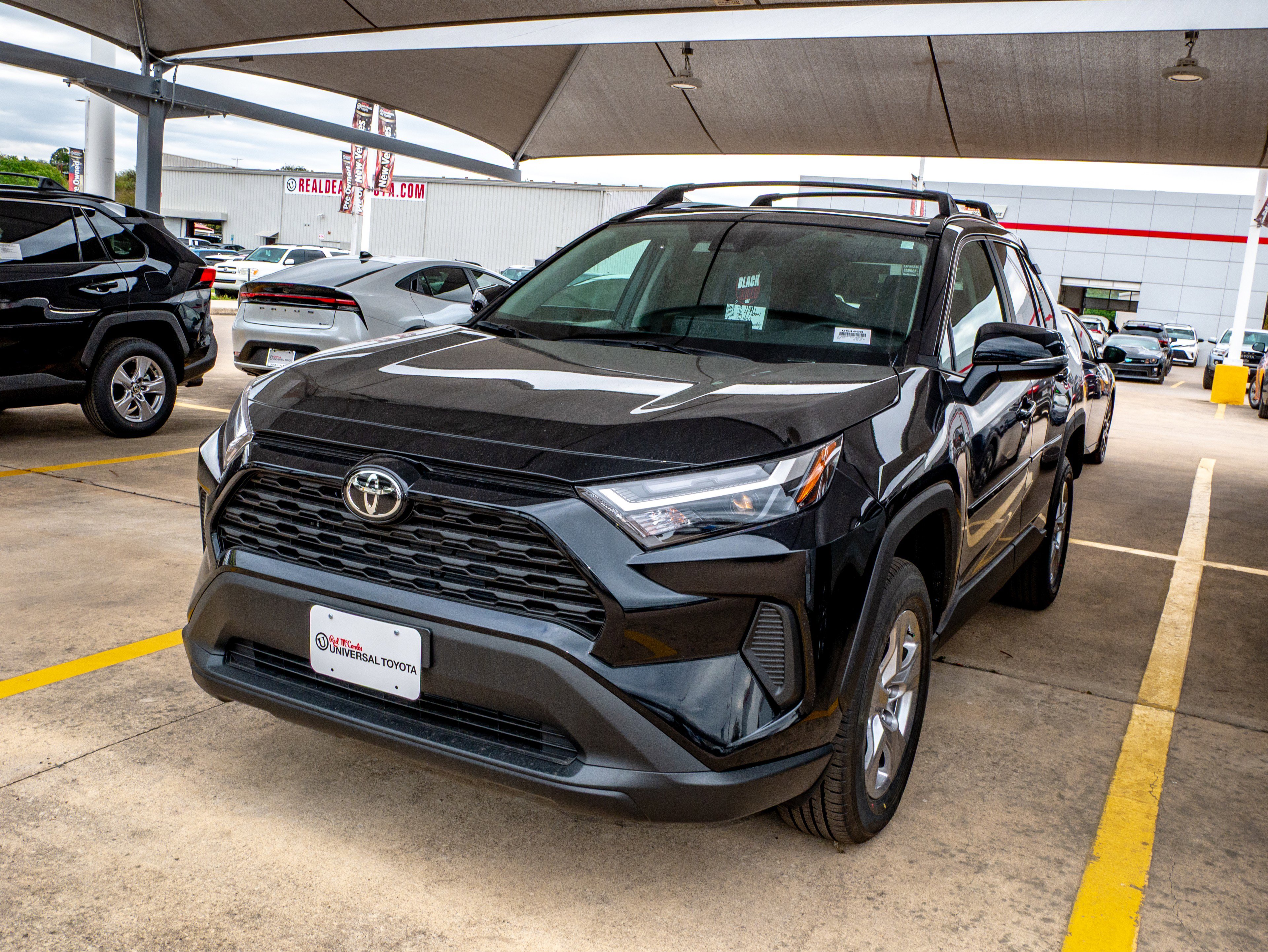2025 Toyota RAV4 XLE's photo