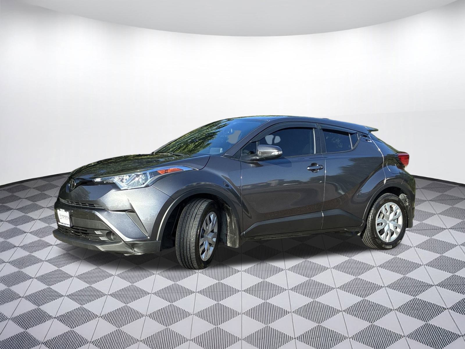 2019 Toyota C-HR XLE photo 2
