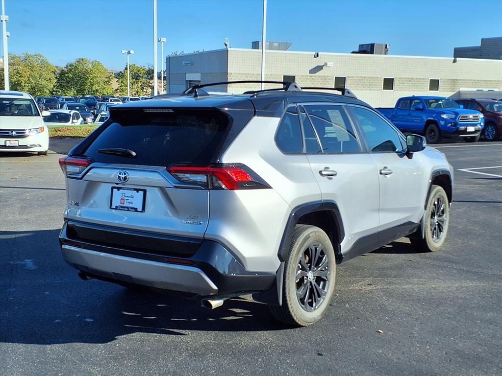 2022 Toyota RAV4 Hybrid XSE photo 3