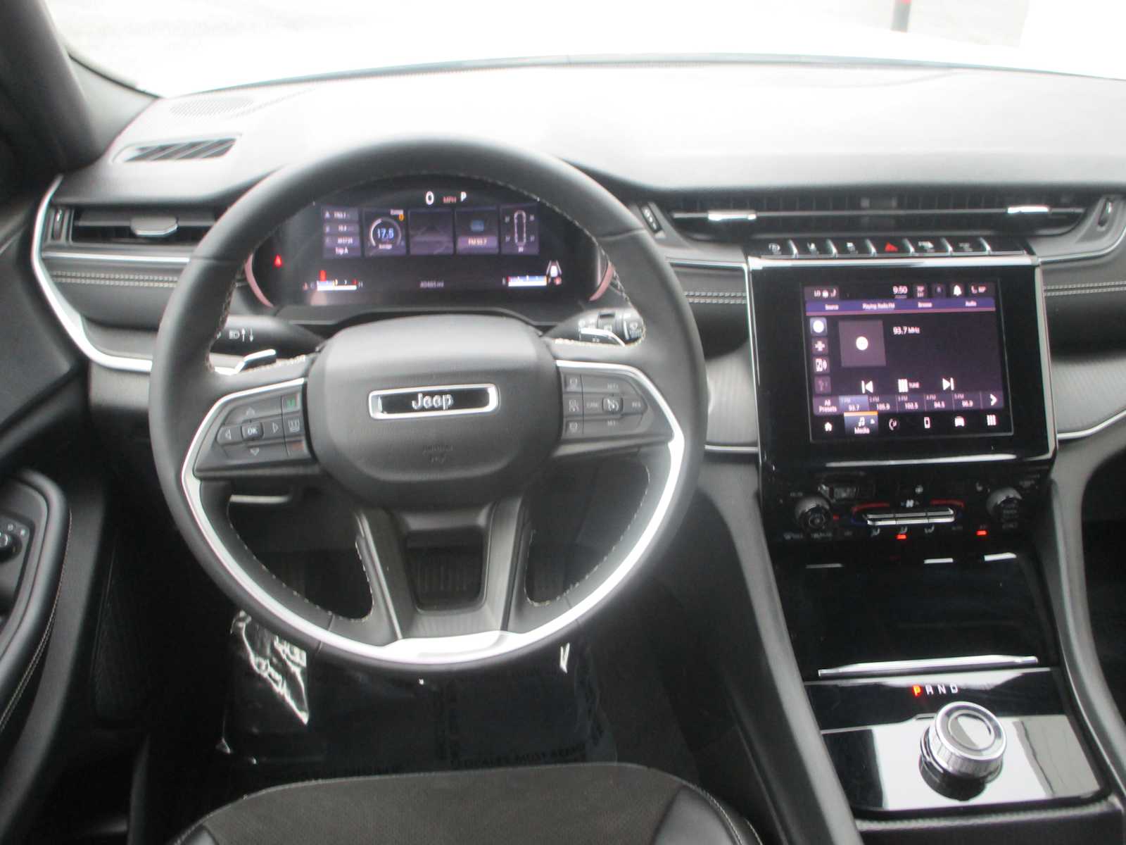 2024 Jeep Grand Cherokee Laredo photo 8