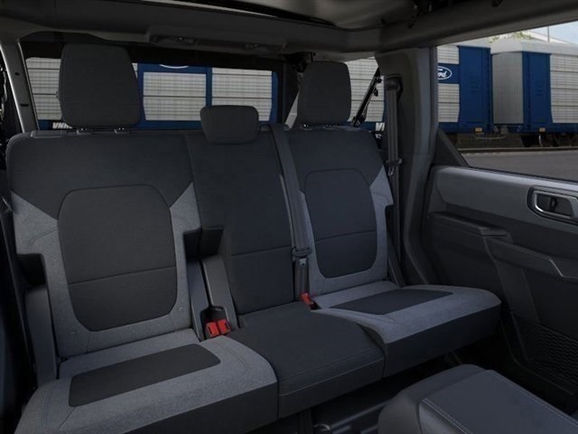 2025 Ford Bronco Base photo 39