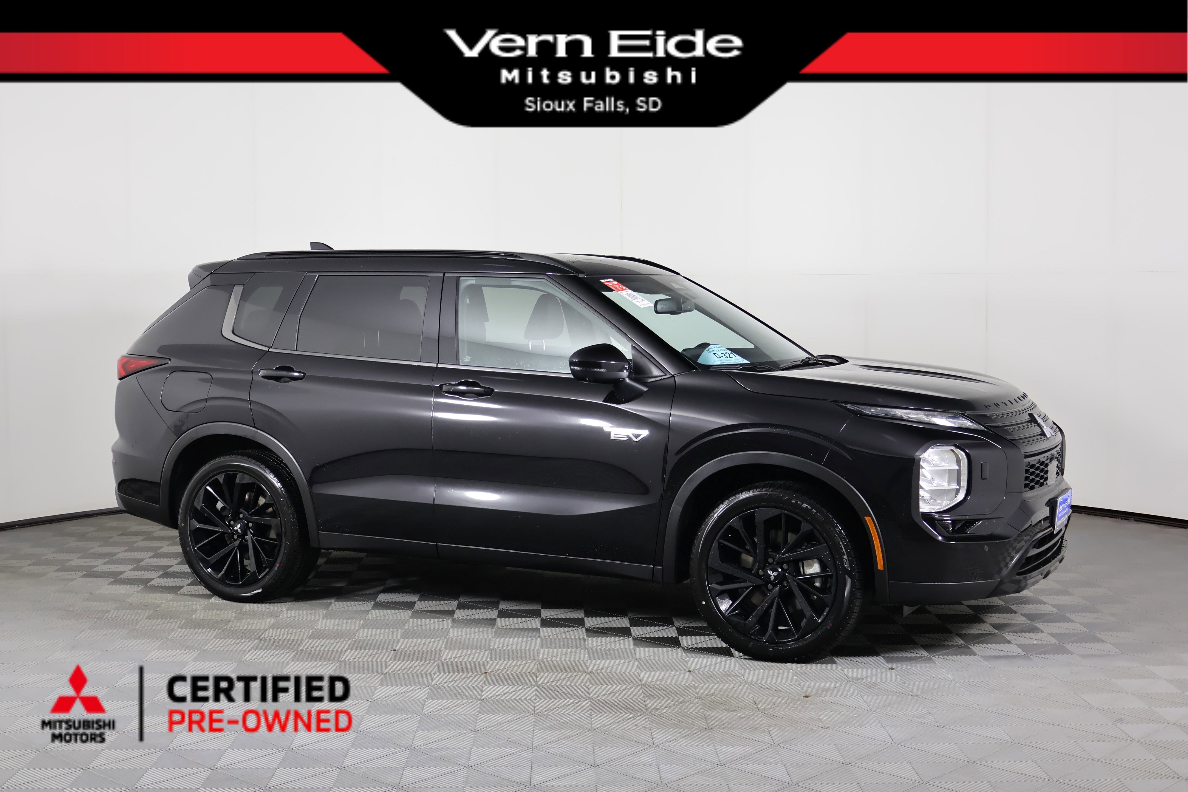 2025 Mitsubishi Outlander Plug-in Hybrid SEL Black Edition's photo