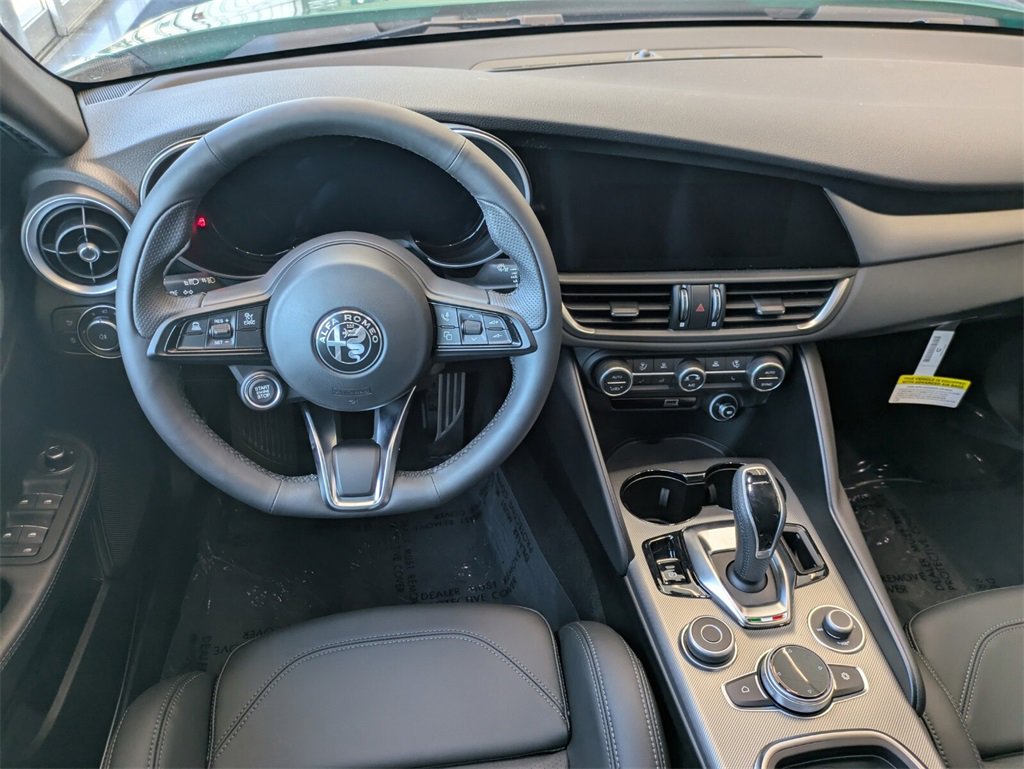 2025 Alfa Romeo Giulia Base photo 10