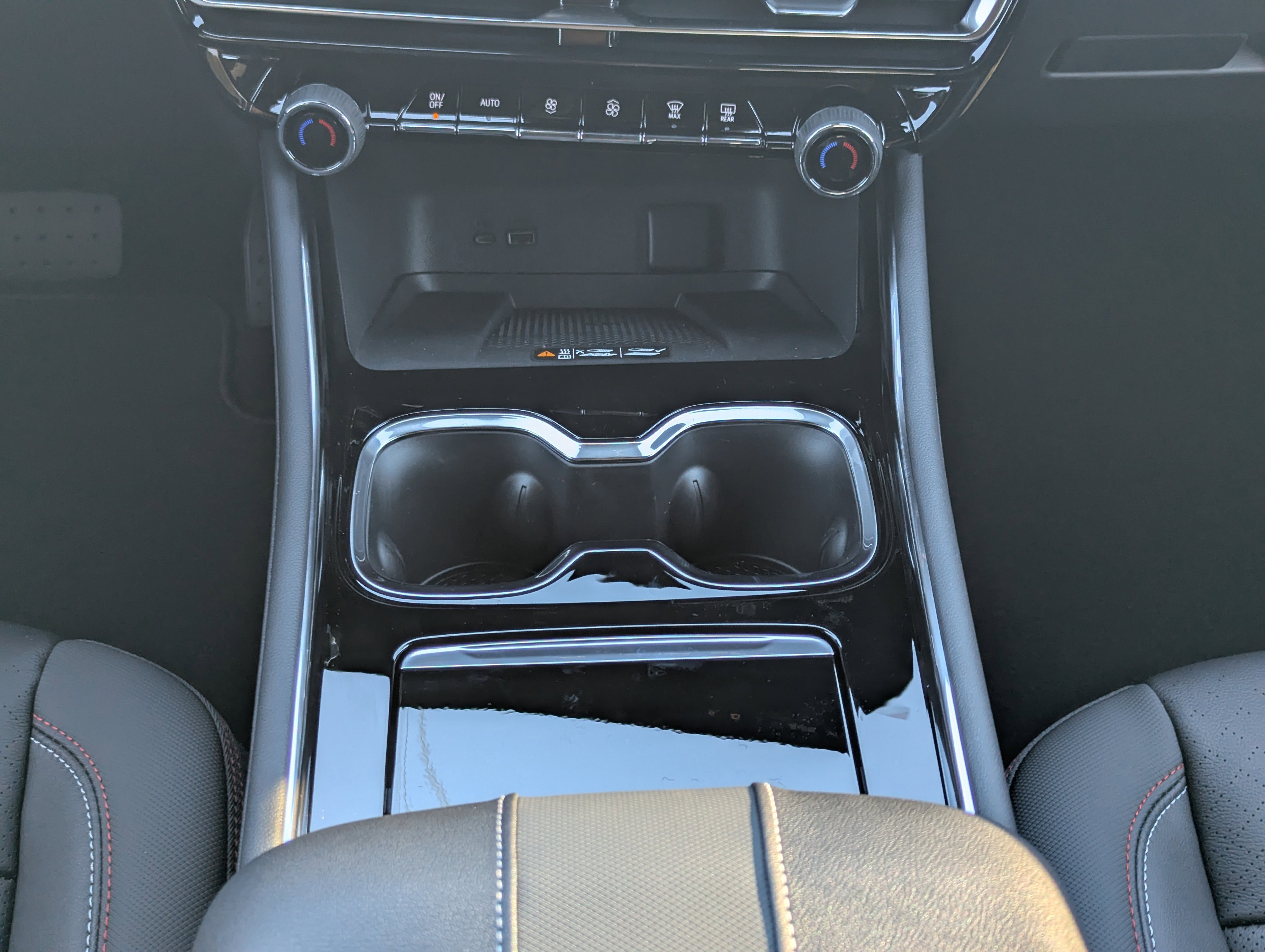 2026 Chevrolet Traverse RS photo 3