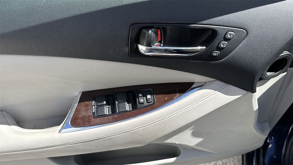2011 Lexus ES 350 photo 36