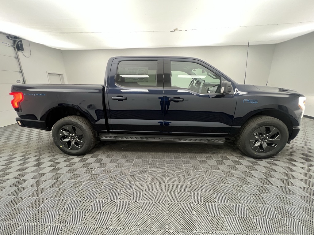 2025 Ford F-150 Lightning photo 16