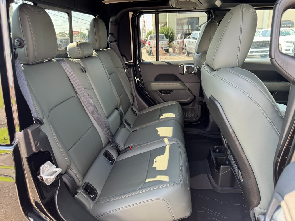 2025 Jeep Gladiator Mojave photo 13