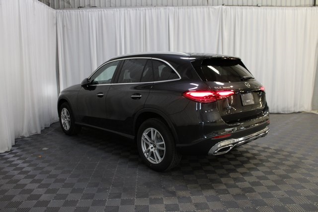 2025 Mercedes Benz GLC 300 4MATIC photo 4