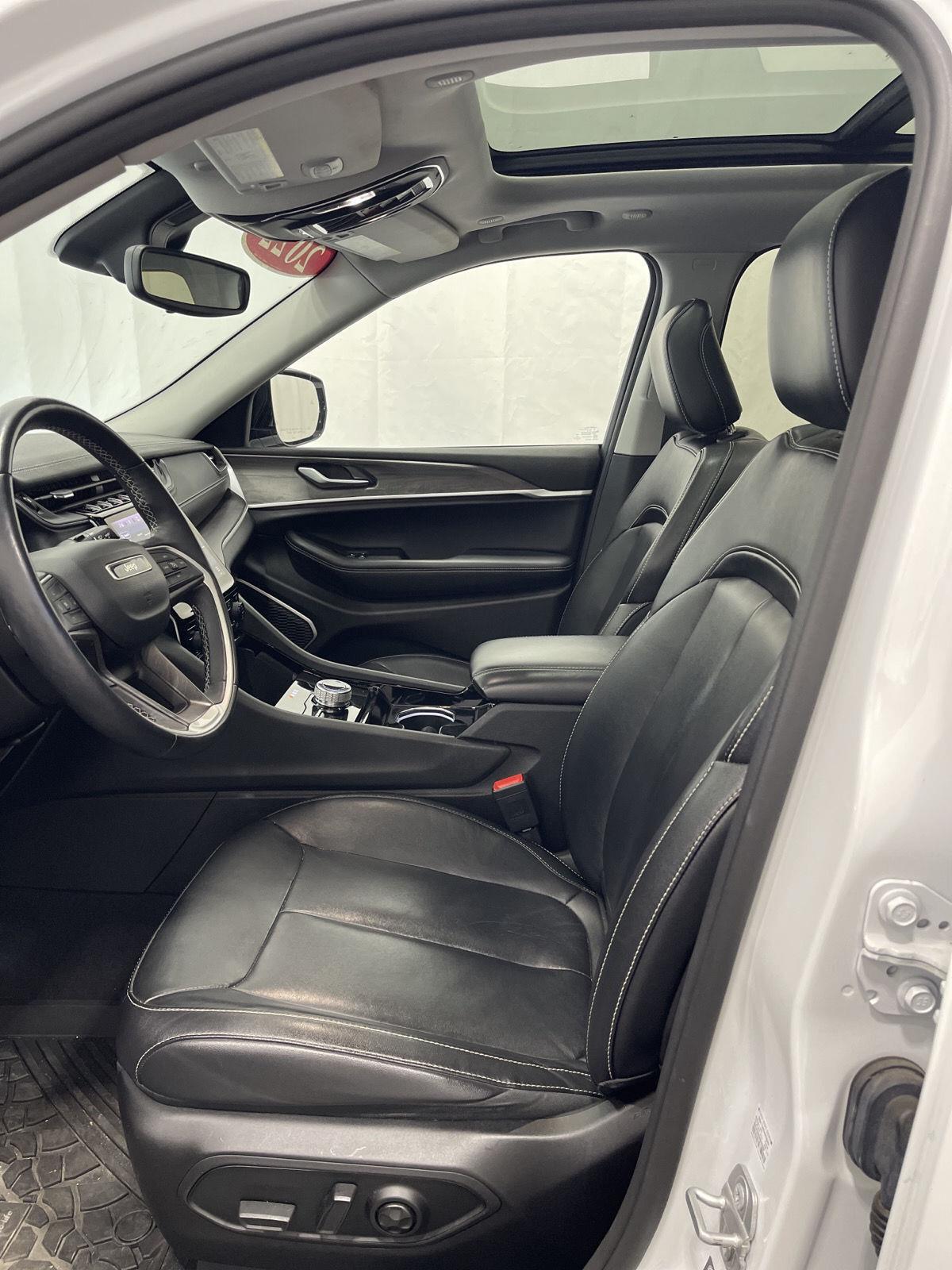 2022 Jeep Grand Cherokee Limited photo 7