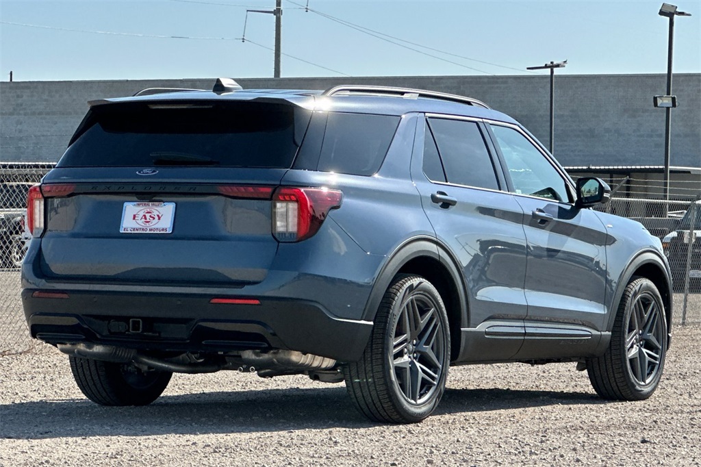 2025 Ford Explorer ST-Line photo 4