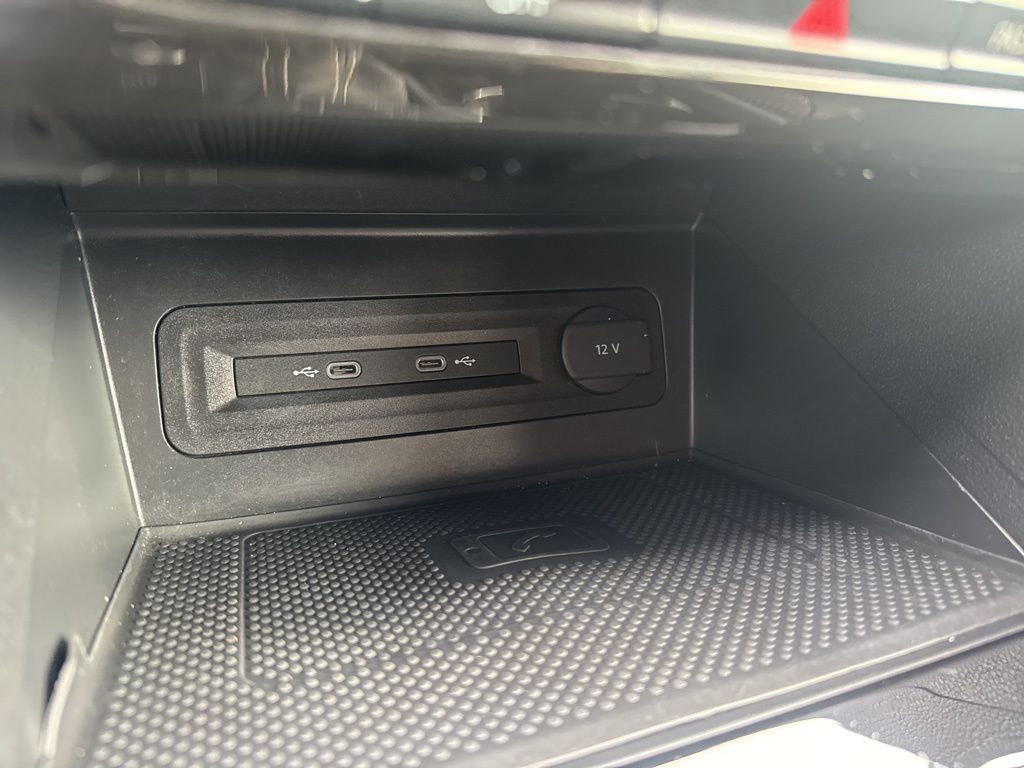 2022 Volkswagen Atlas Cross Sport SE Technology photo 37