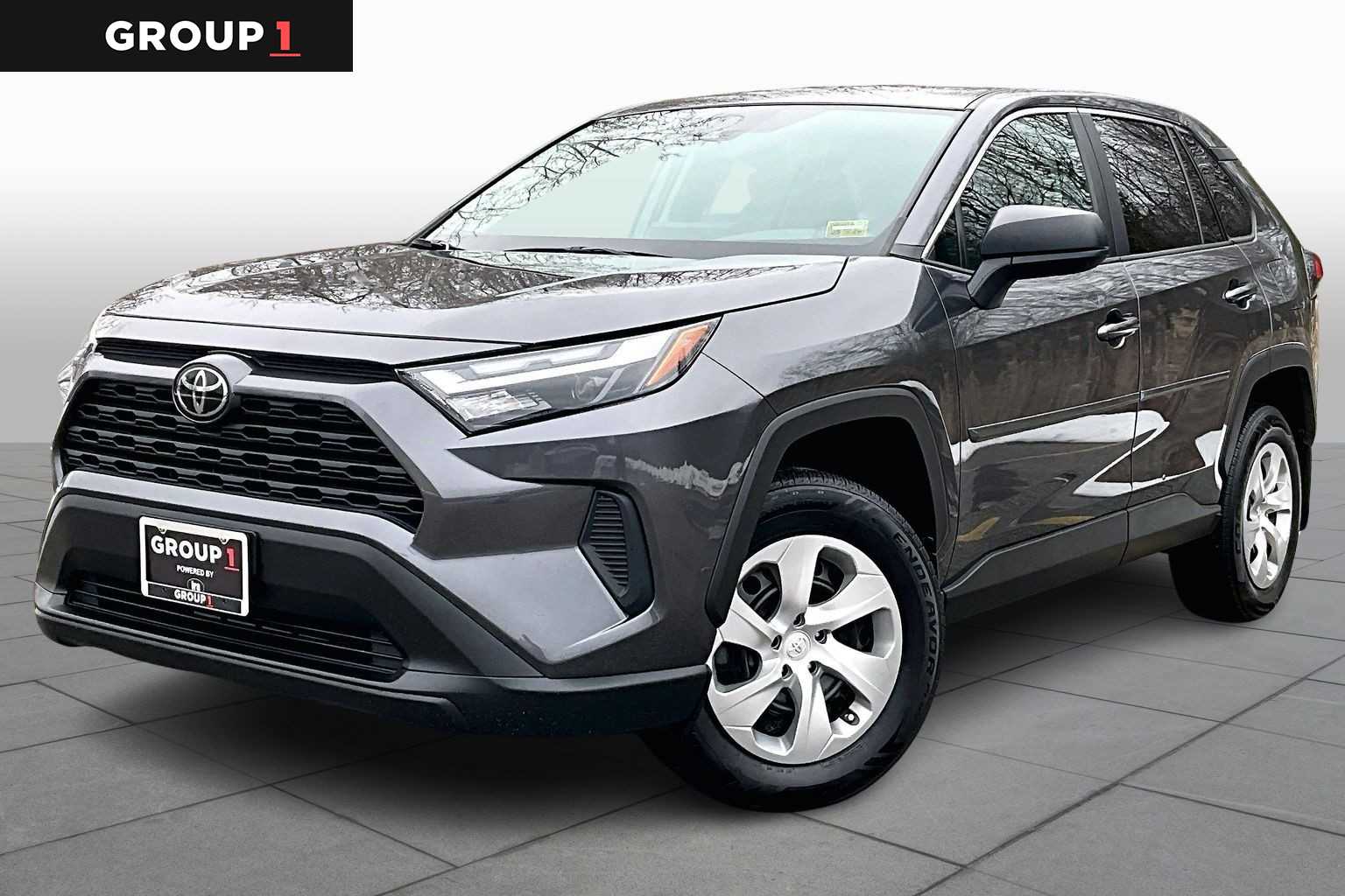 2023 Toyota RAV4 LE's photo