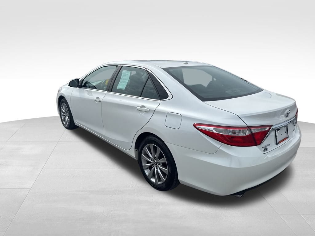 2015 Toyota Camry XLE photo 3