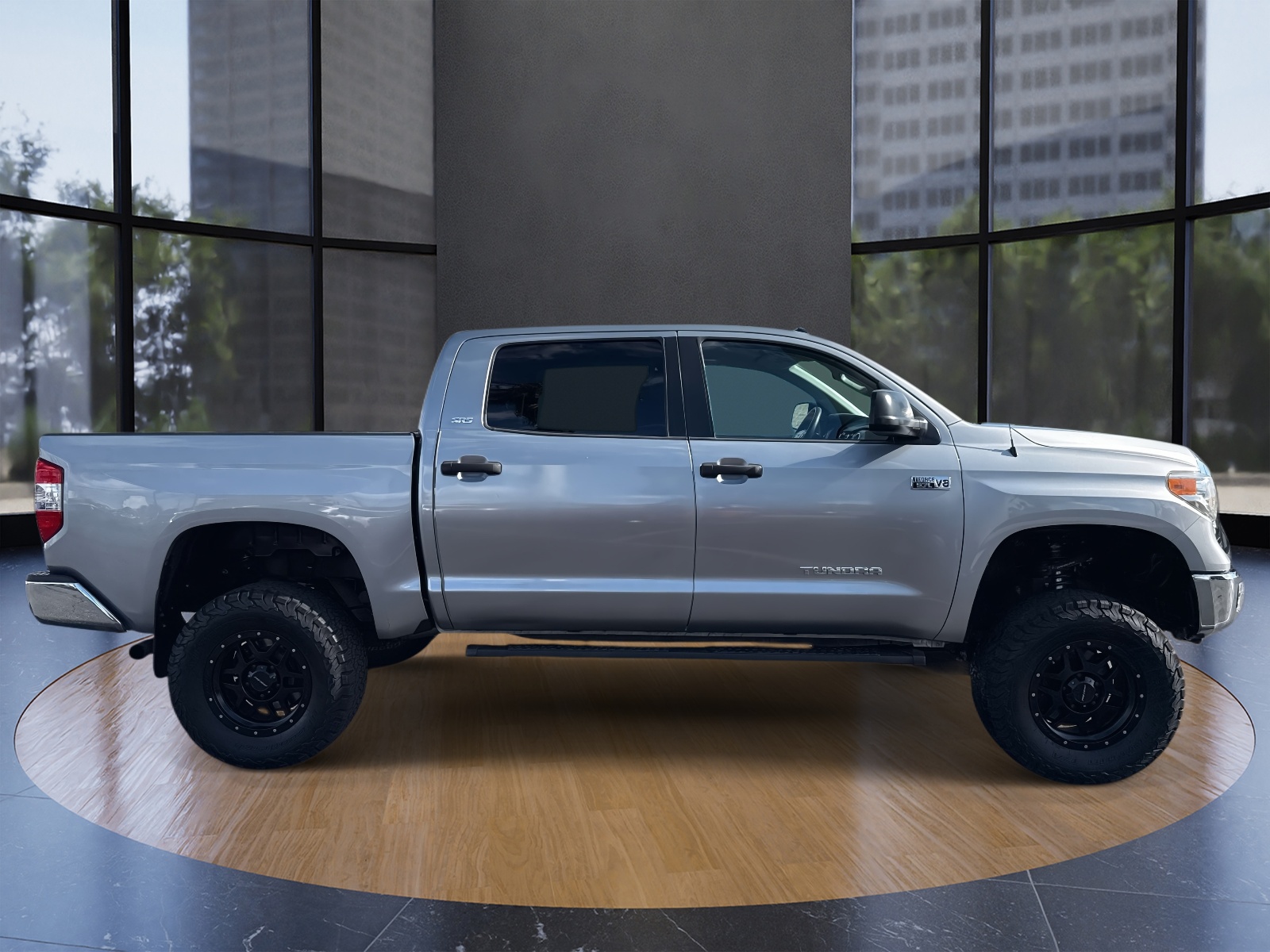 2015 Toyota Tundra CrewMax SR5 photo 2