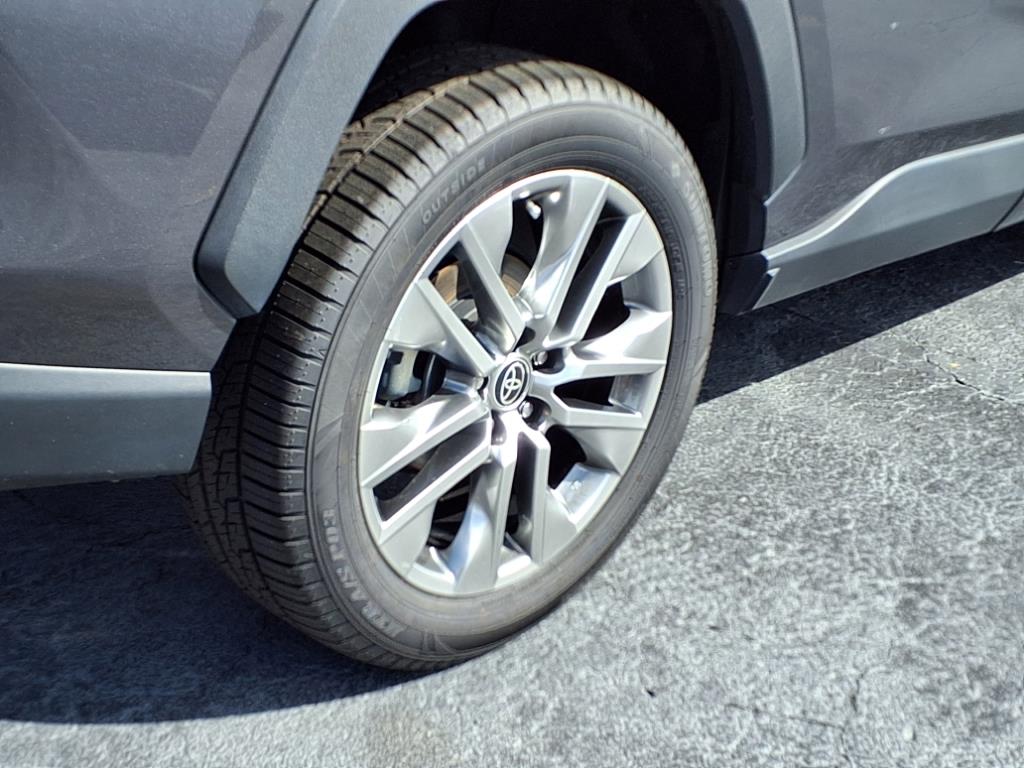 2023 Toyota RAV4 XLE Premium photo 20