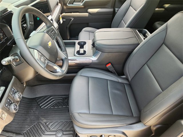 2025 Chevrolet Silverado 2500HD LTZ photo 9