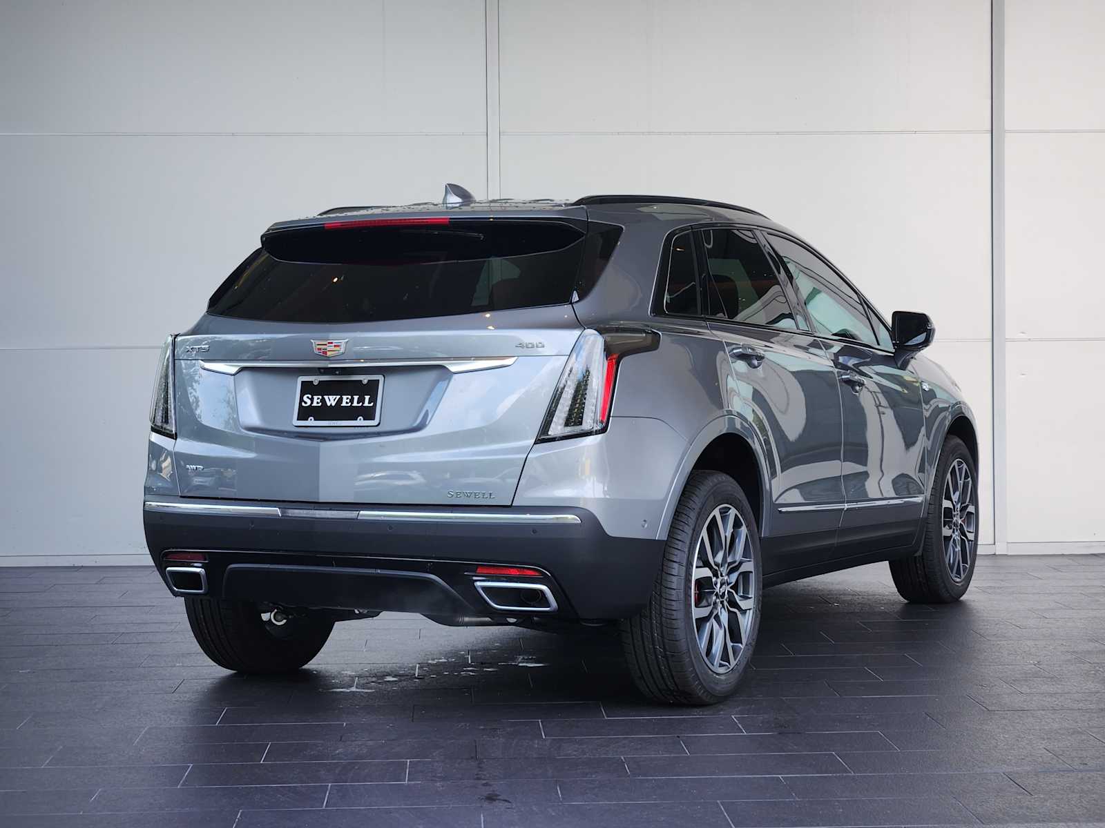 2025 Cadillac XT5 Sport photo 3