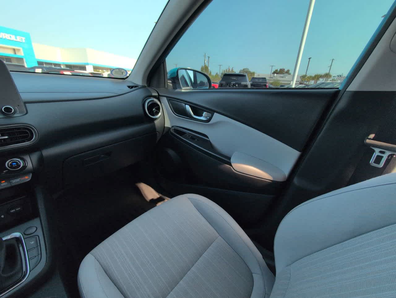 2022 Hyundai Kona SEL photo 3