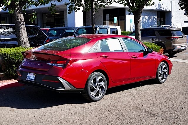 Used 2025 Red Hyundai SEL Sport image 7