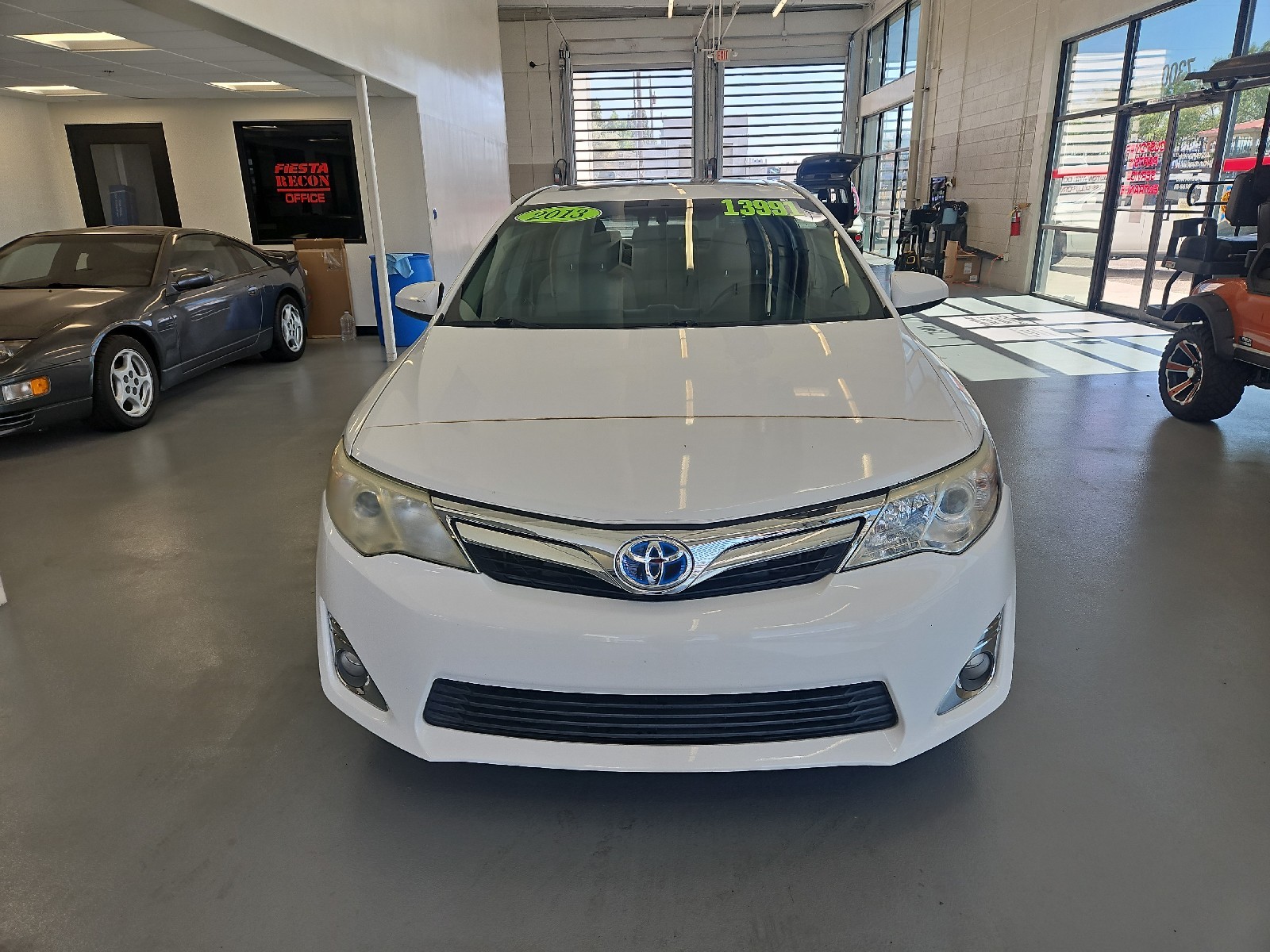 Used 2013 WHITE Toyota XLE image 2