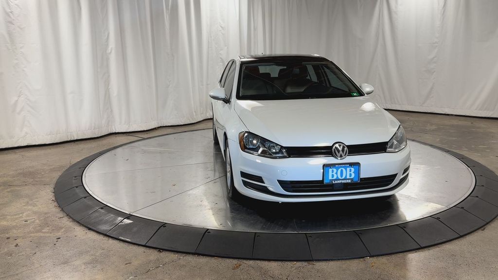 2017 Volkswagen Golf Wolfsburg Edition photo 3