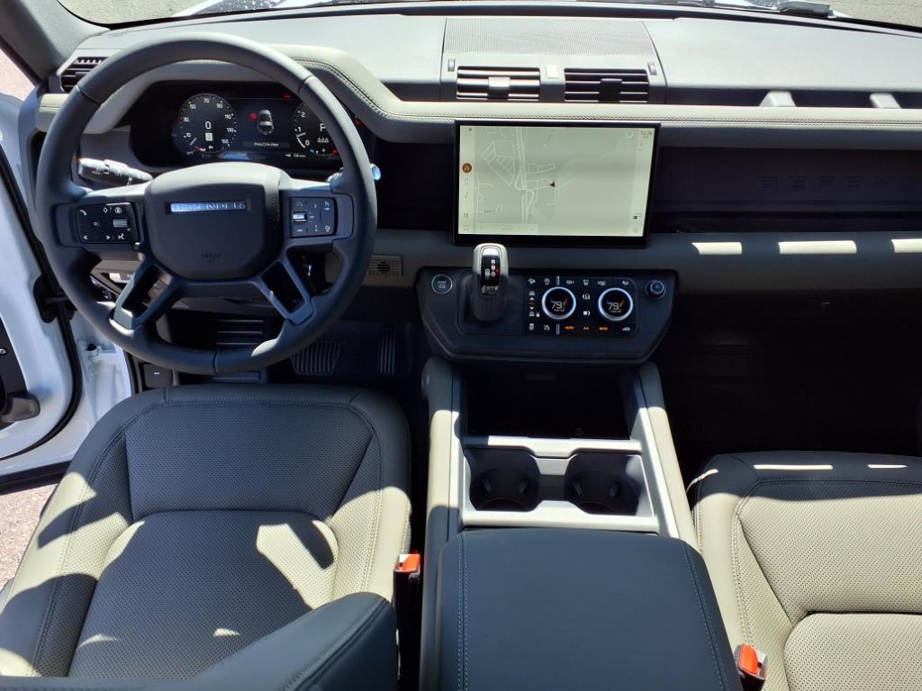 2025 Land Rover Defender 90 S photo 4