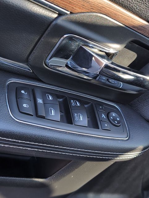2018 Ram 2500 Laramie photo 12