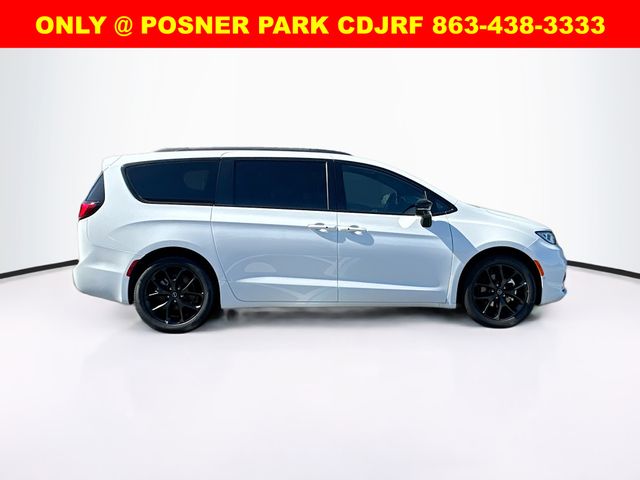 2026 Chrysler Pacifica Limited photo 4