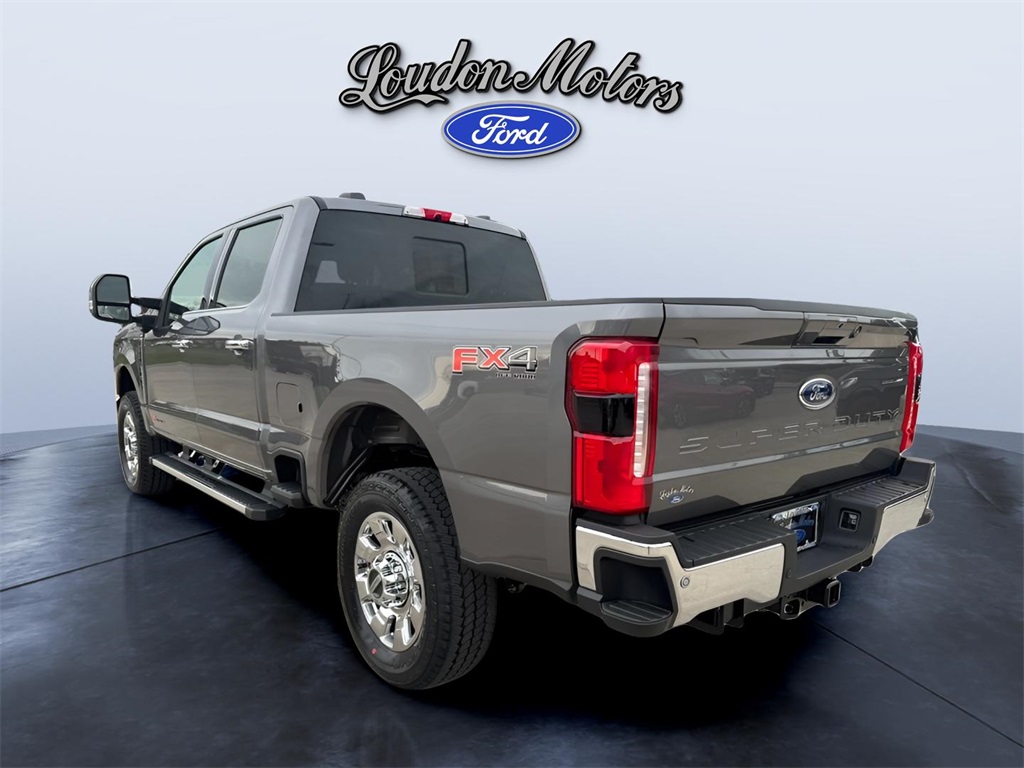 2025 Ford F-350 Lariat photo 3