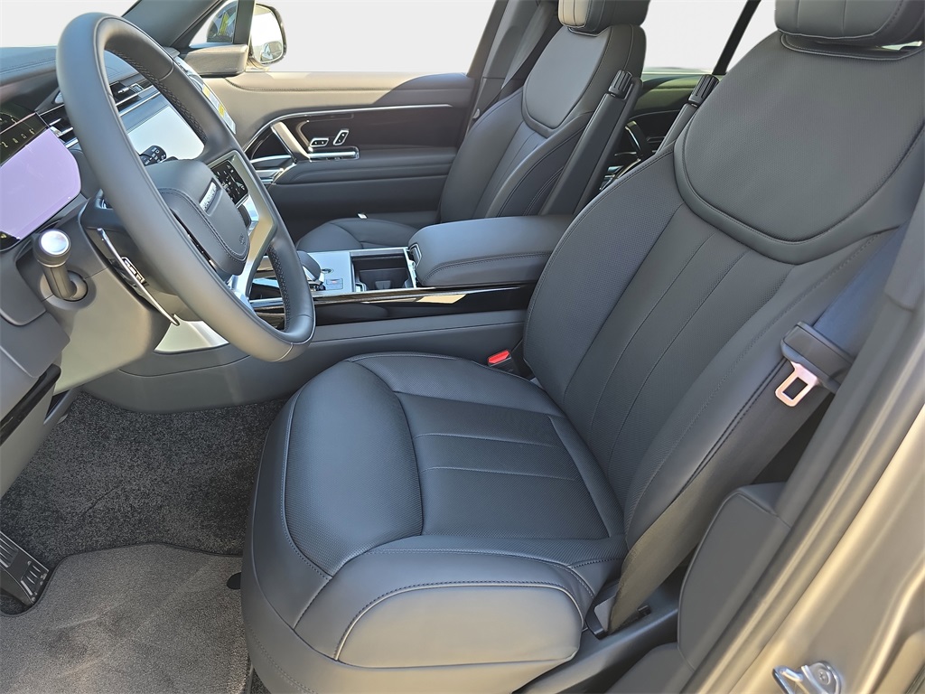 2025 Land Rover Range Rover SE photo 13