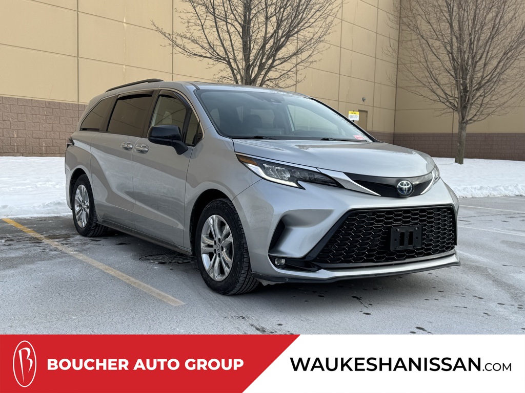 2022 Toyota Sienna XSE's photo
