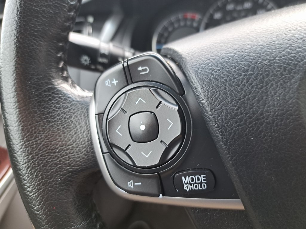 2012 Toyota Camry XLE photo 17