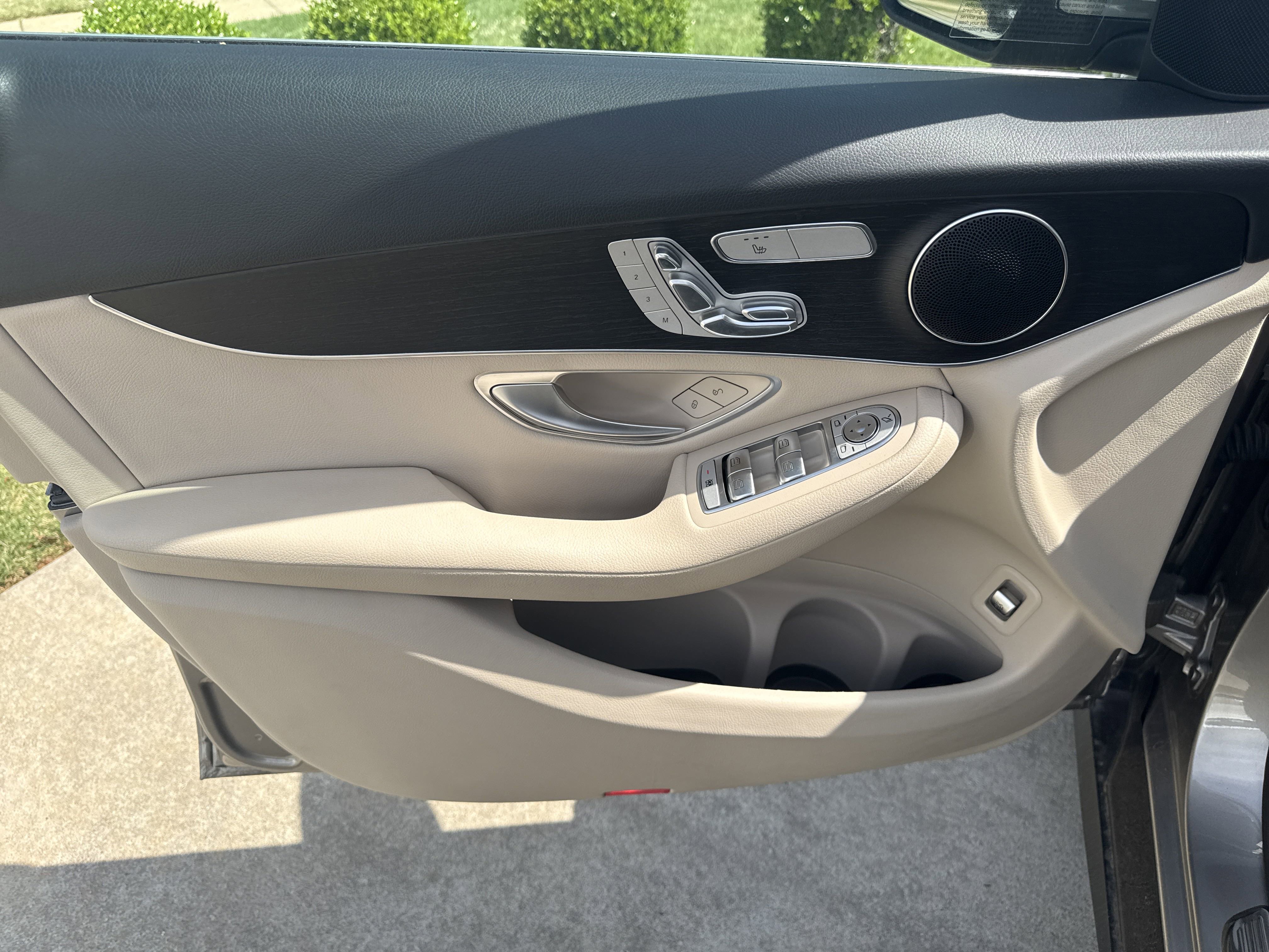 2022 Mercedes Benz GLC 4MATIC photo 4