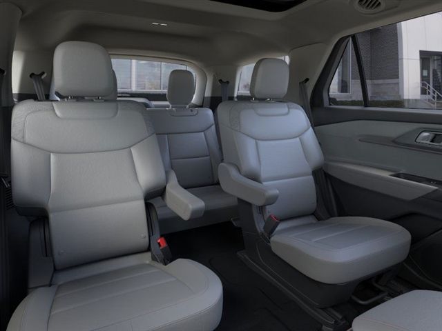 2025 Ford Explorer photo 9