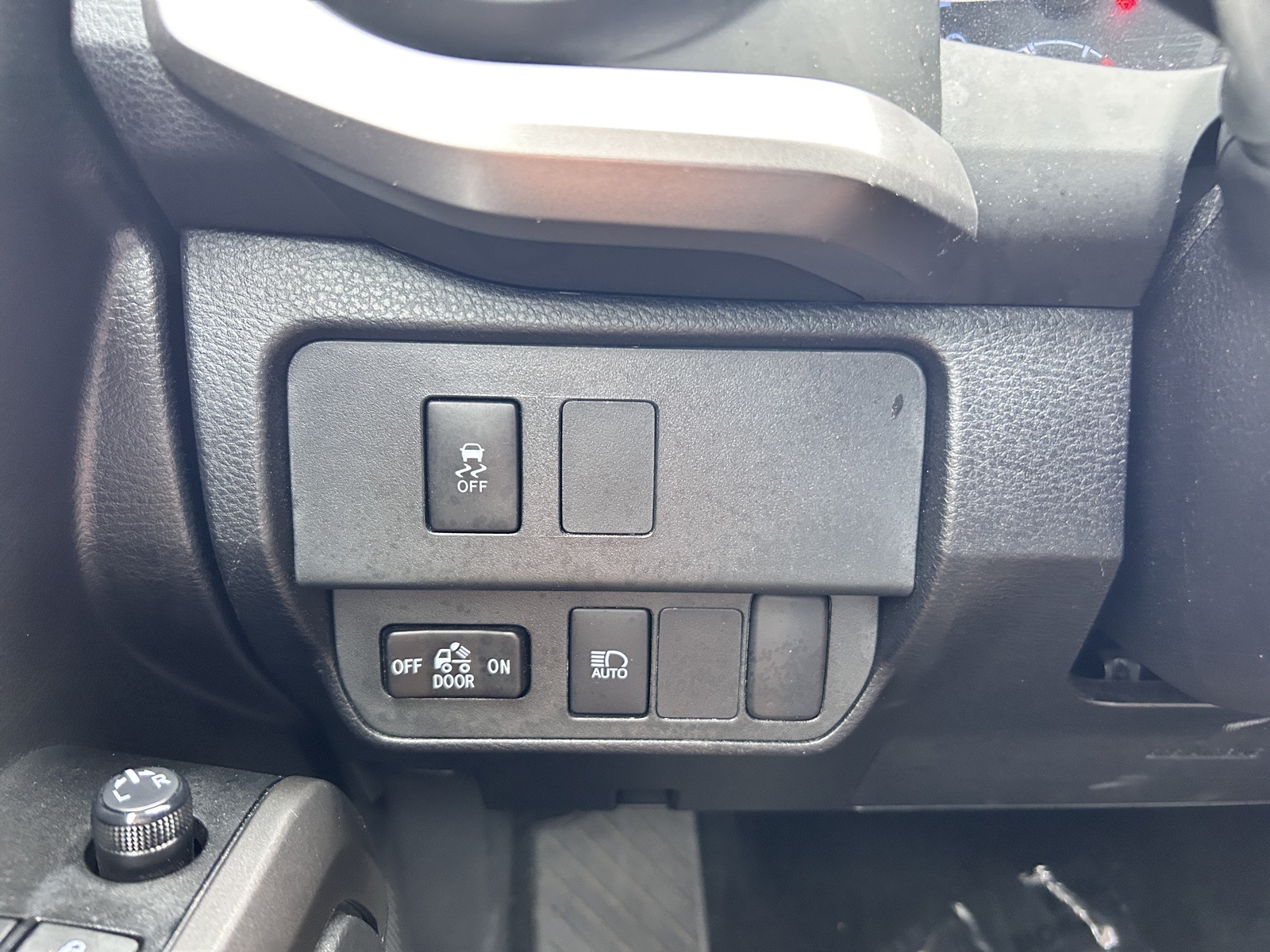 2023 Toyota Tacoma SR5 photo 25