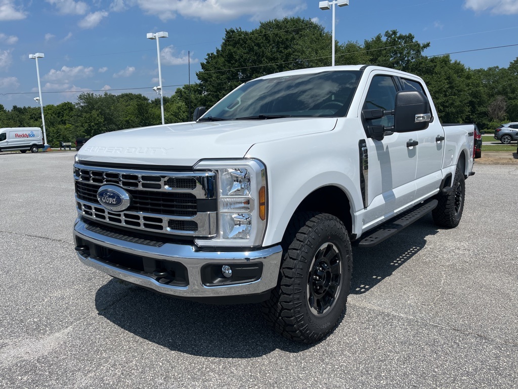 2025 Ford F-350 Super Duty XLT's photo