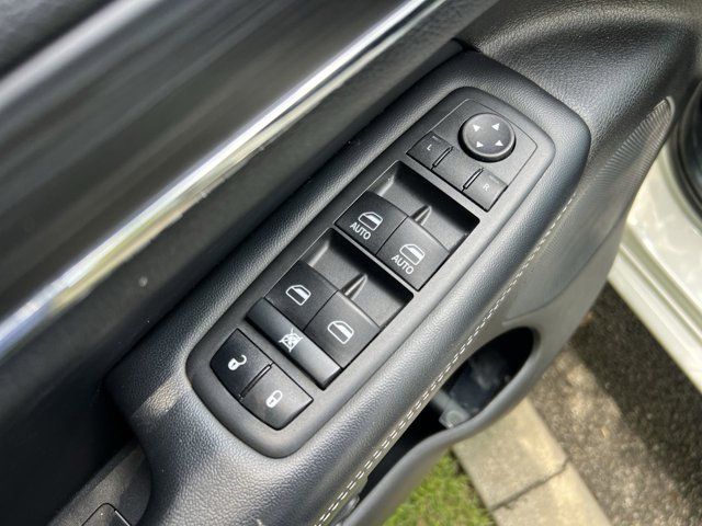 2021 Jeep Grand Cherokee Anniversary Edition photo 4