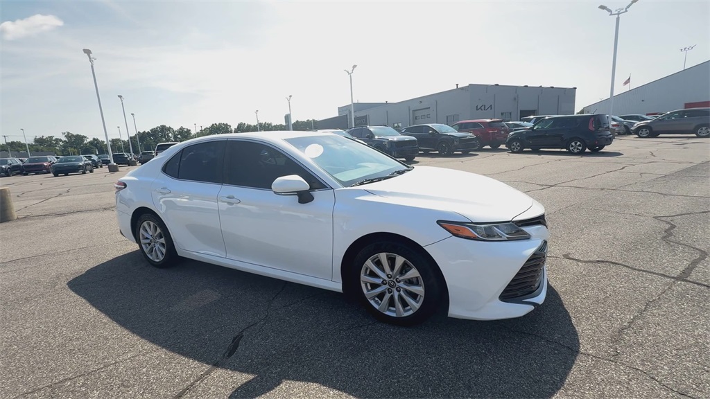 2018 Toyota Camry LE photo 2