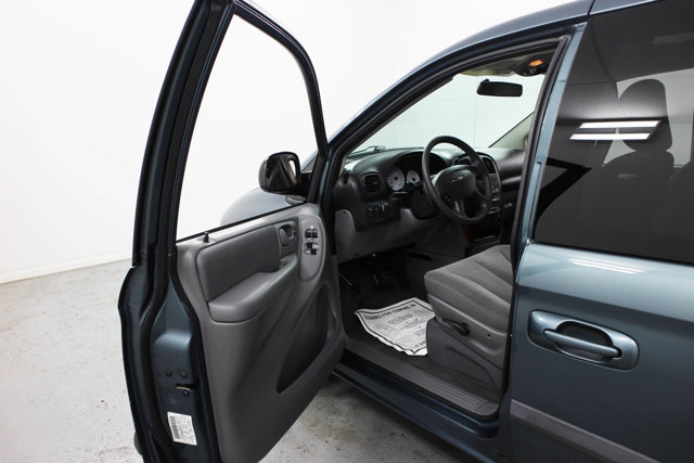 2007 Chrysler Town & Country LX photo 11