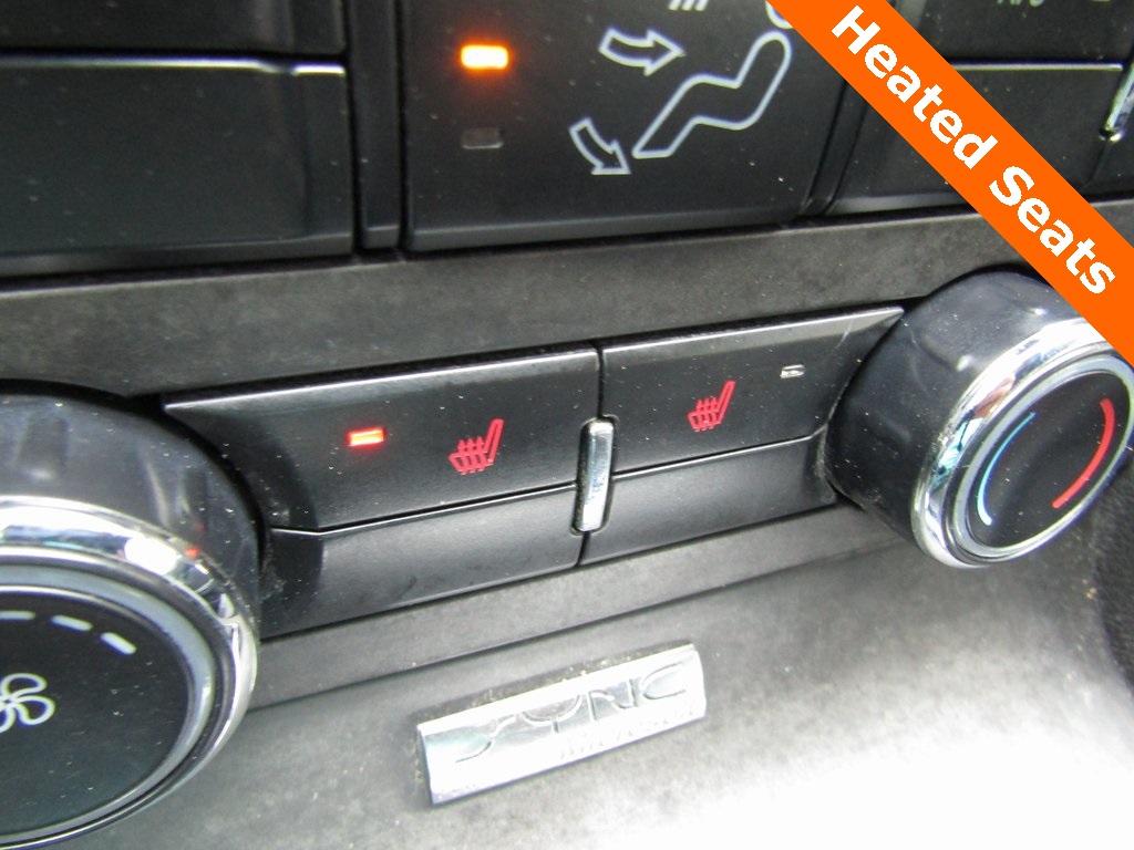 2011 Ford Mustang V6 Premium photo 6