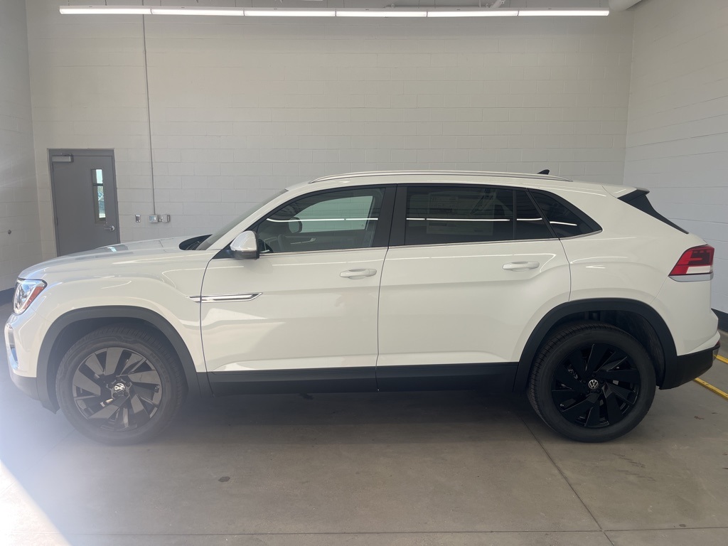 2025 Volkswagen Atlas Cross Sport SE Technology photo 2
